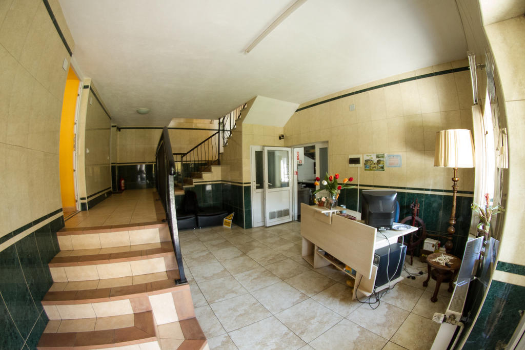 Pensiunea Poarta Oilor Girbova Exterior photo