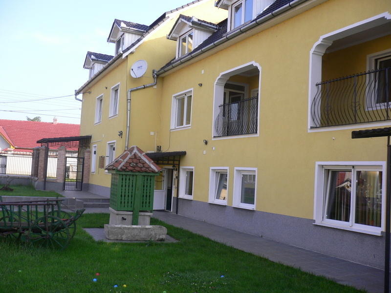 Pensiunea Poarta Oilor Girbova Exterior photo