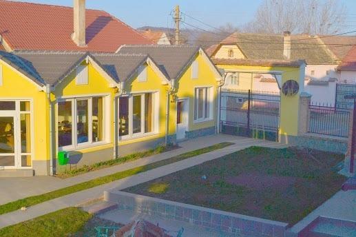 Pensiunea Poarta Oilor Girbova Exterior photo